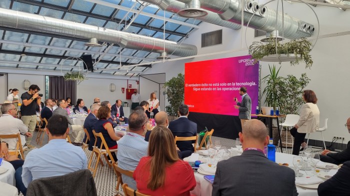 INTELCIA PRESENTA SU NUEVO MODELO DE CX EN «UPGRADE 2030»: LIDERANDO LA NUEVA ERA DE LA EXPERIENCIA DE CLIENTE CON LA COMBINACIÓN ‘HUMAN +&nbsp;AI’